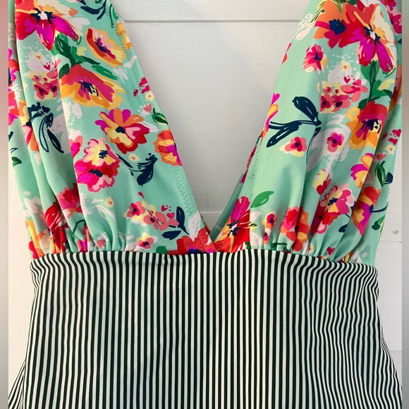 CUPSHE Women's Countryside Style Floral Cross Tie One-Piece Swimsuit NWT Size S - Picture 4 of 8